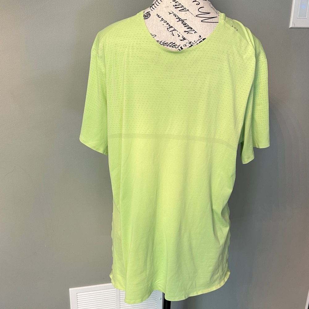 Lululemon Mens Medium Lime Top